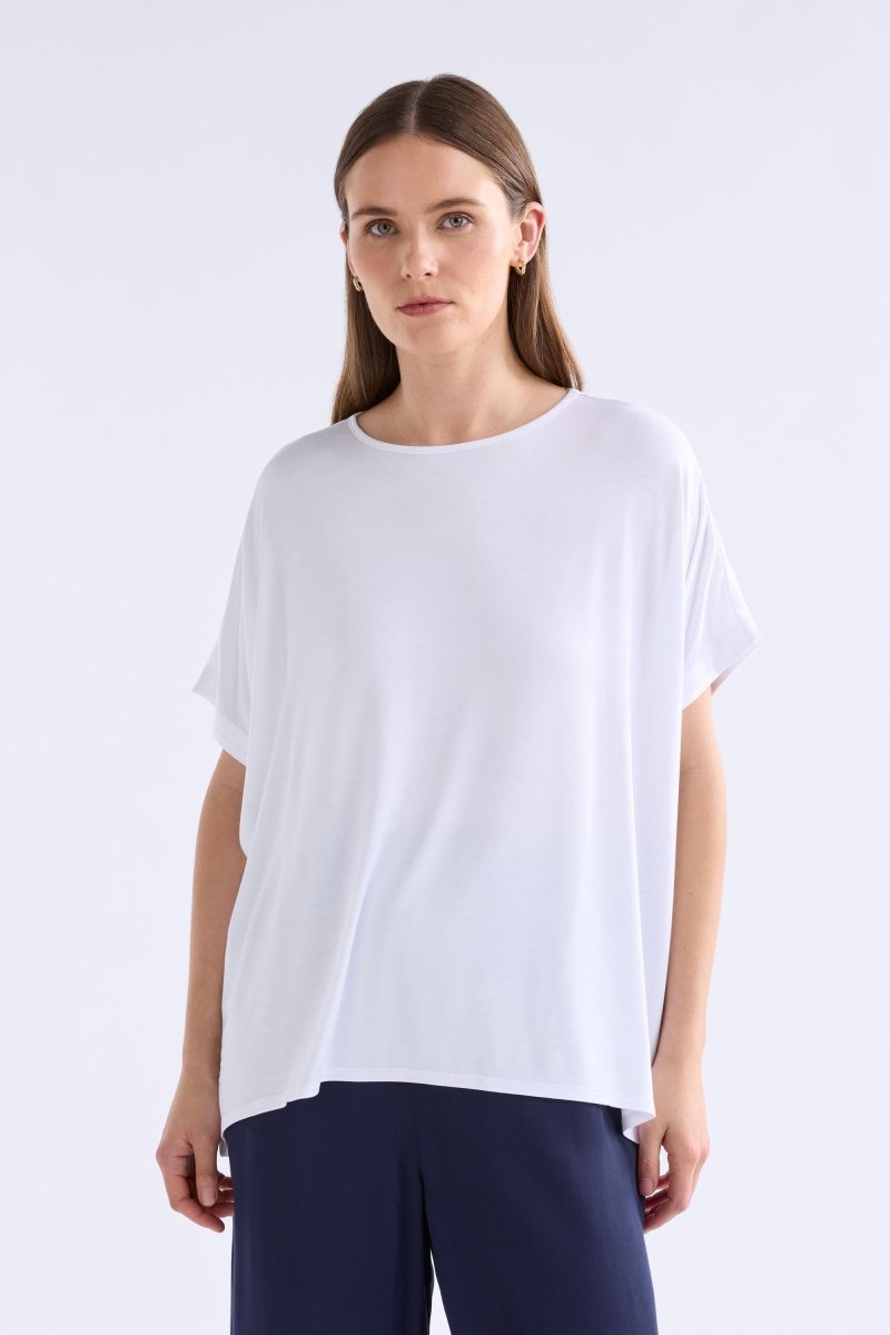 Telse Relaxed Stretch T-shirt Model Angled Front | WHITE