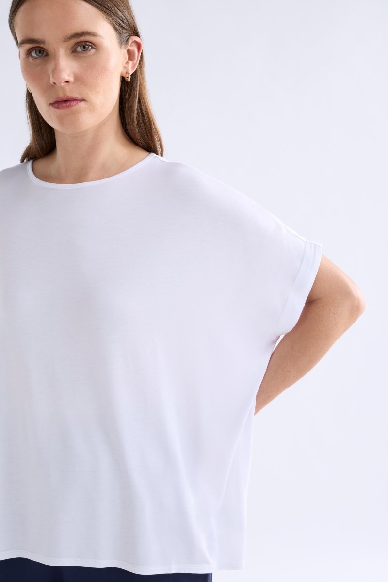 Telse Relaxed Stretch T-shirt Model Angled Front | WHITE