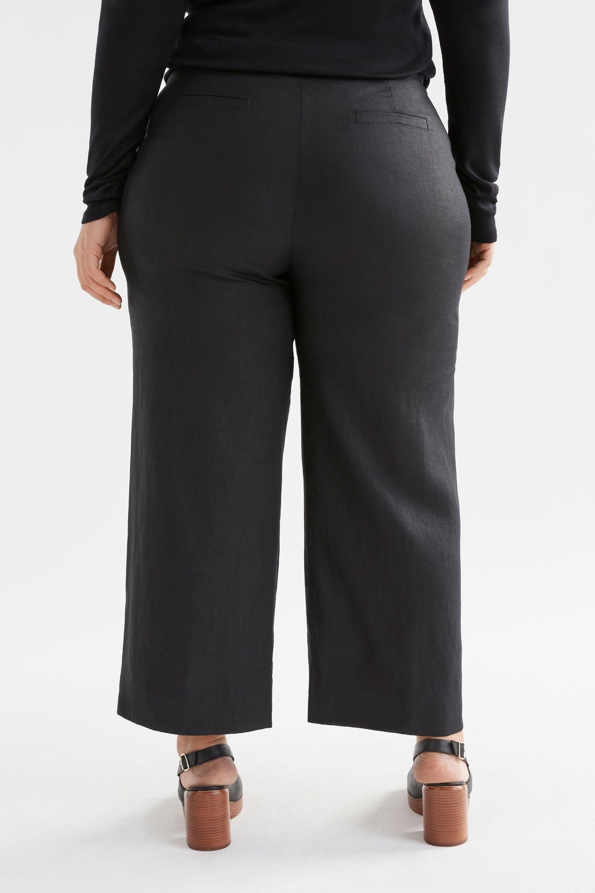 Hersom High Waist Linen Pant Model Back Curve | BLACK