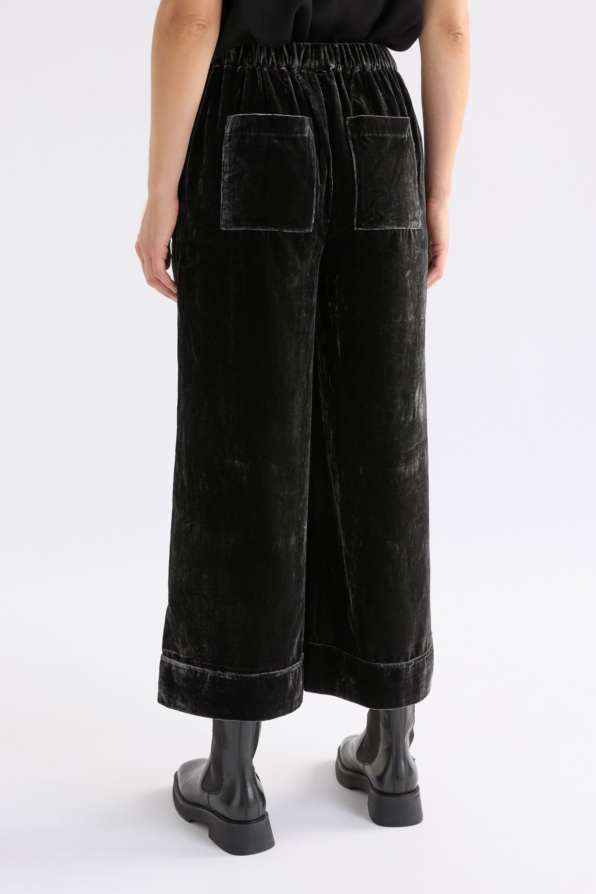 Metti Velvet Wide Leg Pant Model Back | CHARCOAL