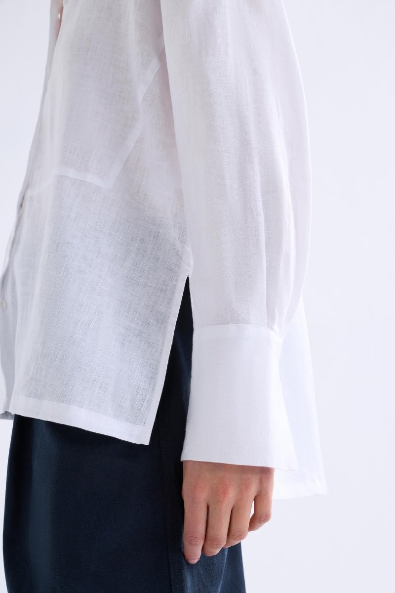 Stilla Linen Shirt with High-Low Hem and Back Pleat Detail Model | WHITE