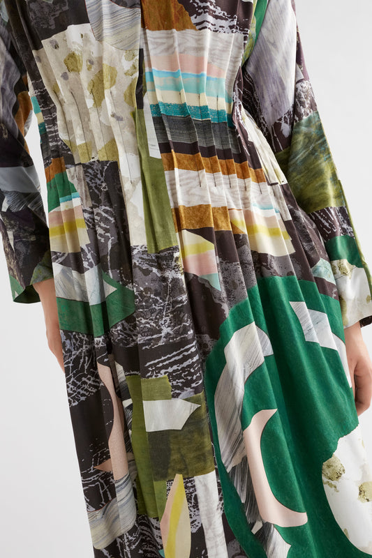 Lenne V Neck Print Long Sleeve Midi Dress with Pin Tuck Detail Model Detail | LUNA PRINT