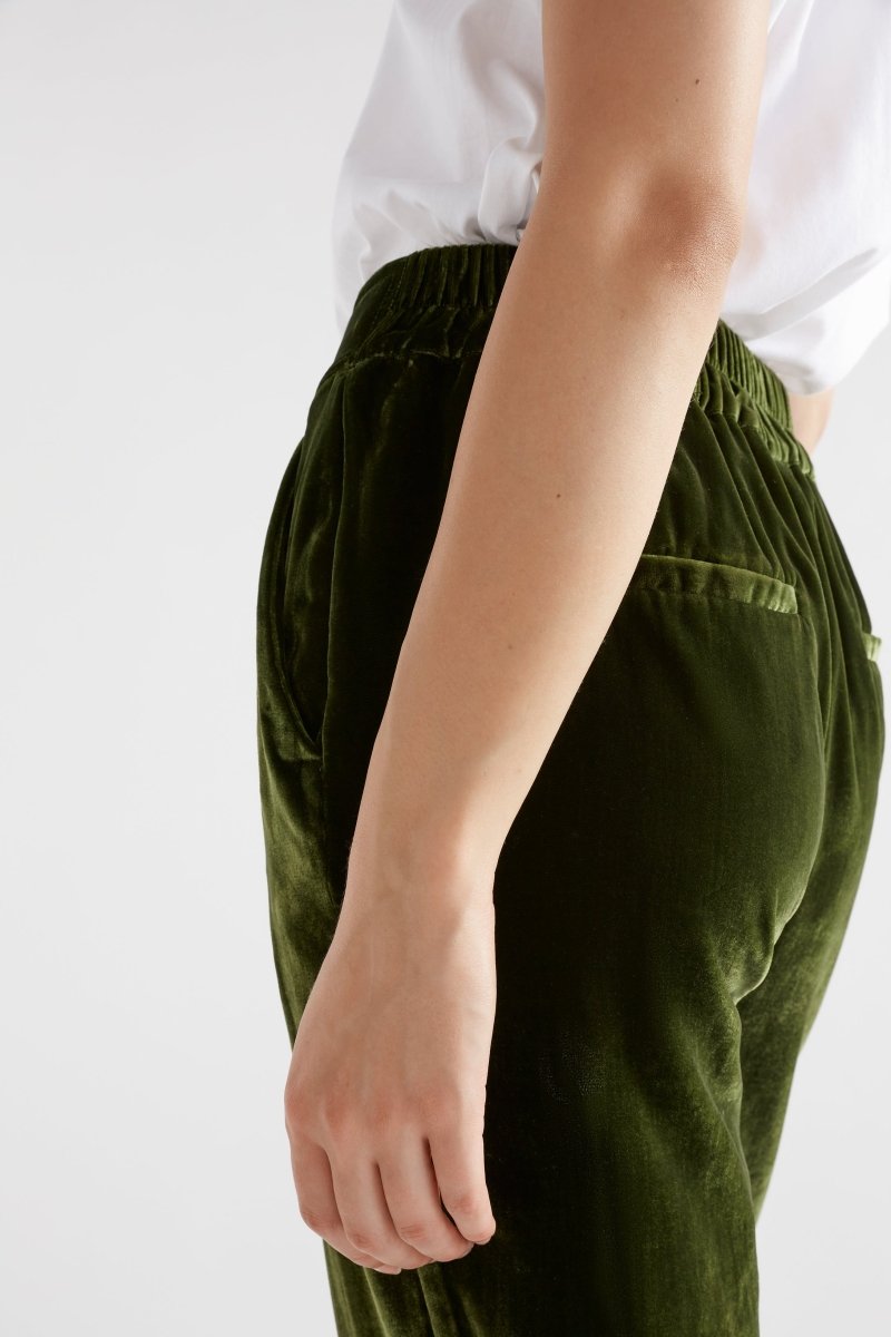Suuri Velvet Tapered Pant |
MOSS GREEN