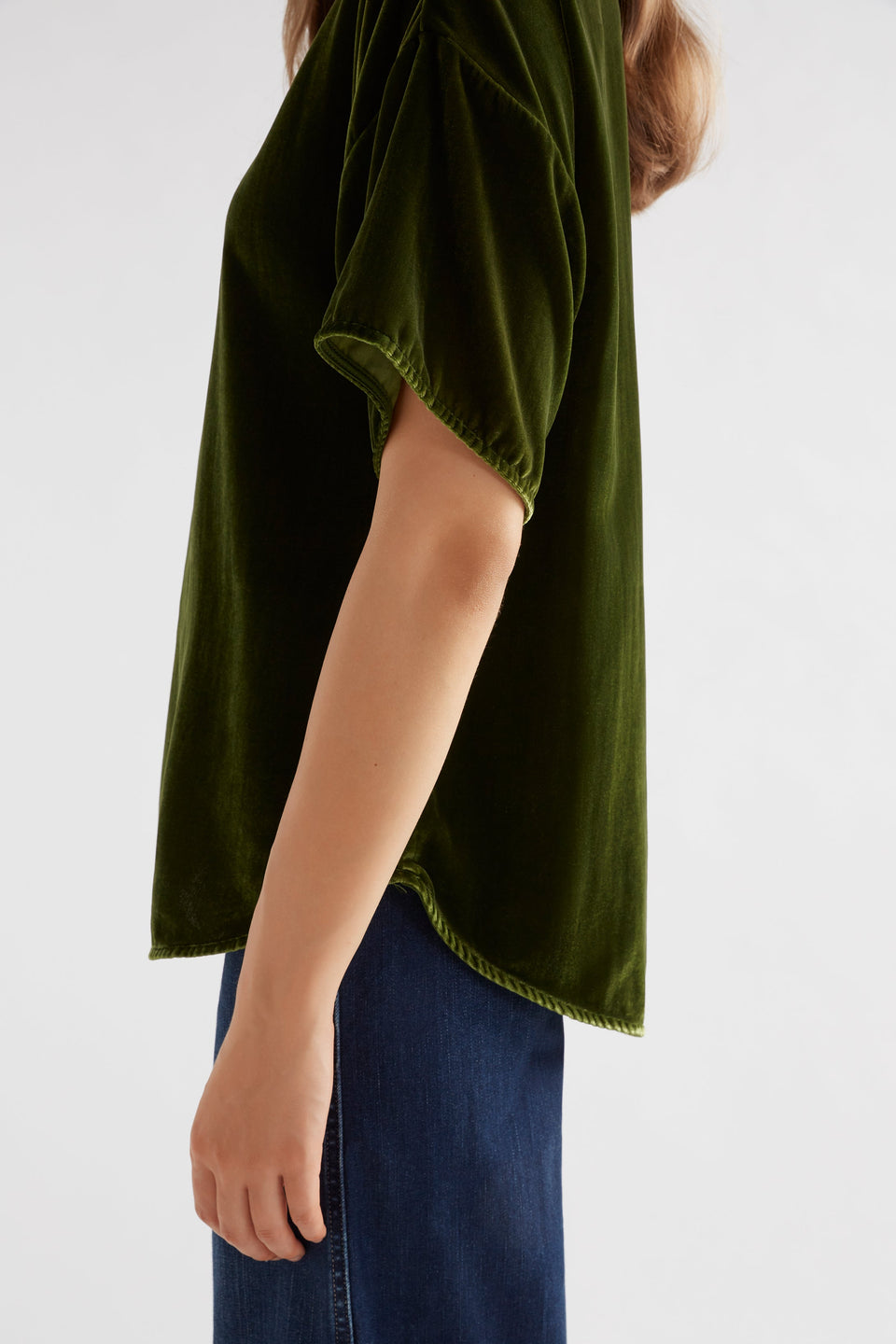 Suuri Boxy Sleeve Drop Shoulder Velvet Top Model Side | MOSS GREEN