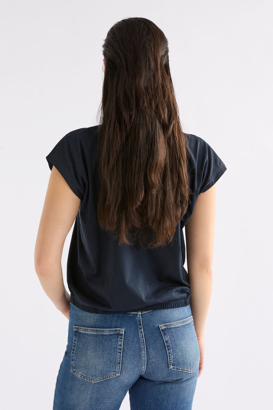 Kruise Organic Cotton Jersey Cropped Elastic Hem Semi Cropped Tee Model Back | SPACE BLUE