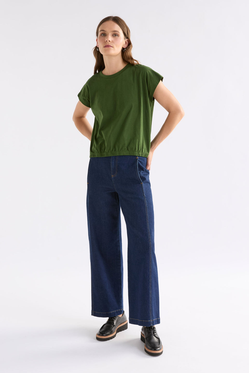Kruise Organic Cotton Jersey Cropped Elastic Hem Semi Cropped Tee Model Front Full body | OLIVE