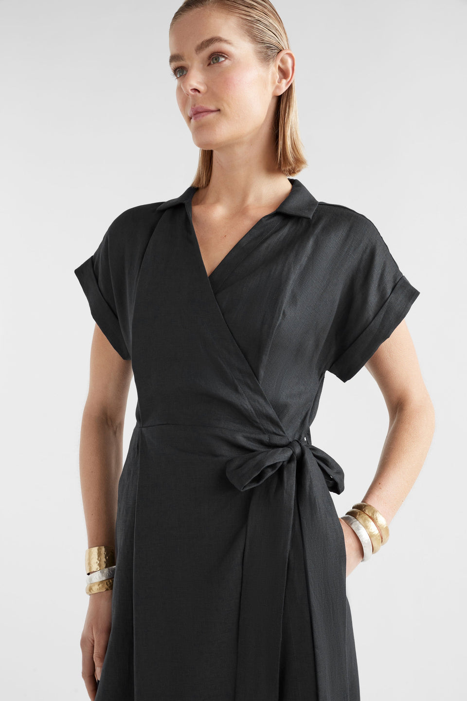 Minnen Linen Short Sleeve Wrap Shirt Dress Model Front detail | BLACK