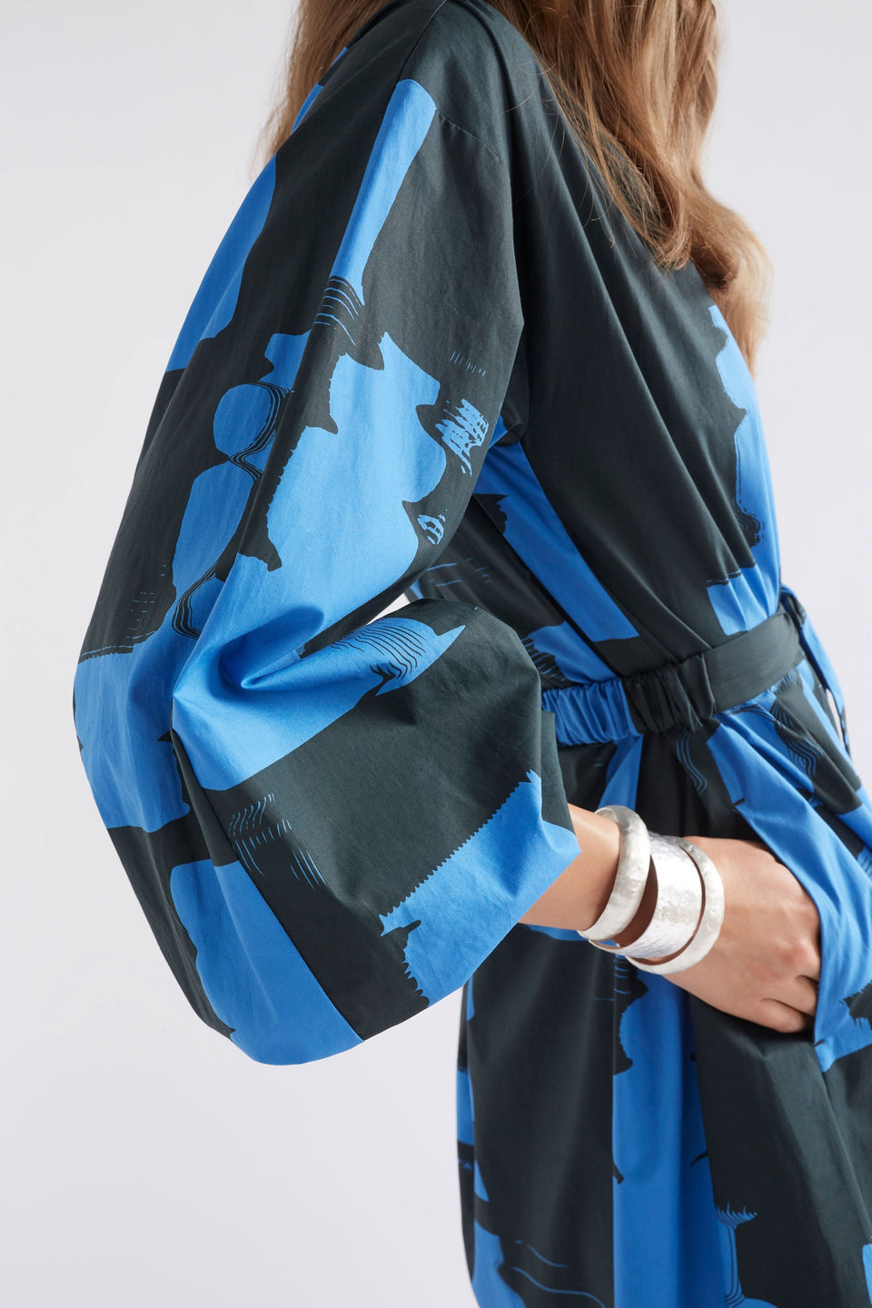 hDeze Balloon Sleeve Waisted Cotton Print Midi Dress Model Side Detail | BLUE ROLLA PRINT