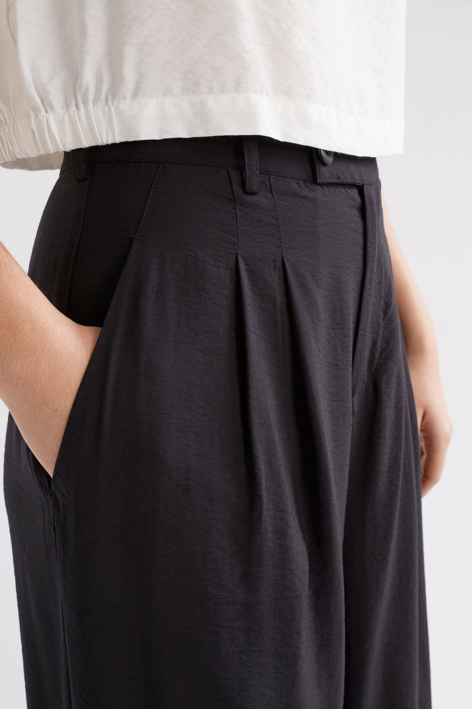 Pressa Front Pleat Wide Leg Pant Model Front detail | BLACK