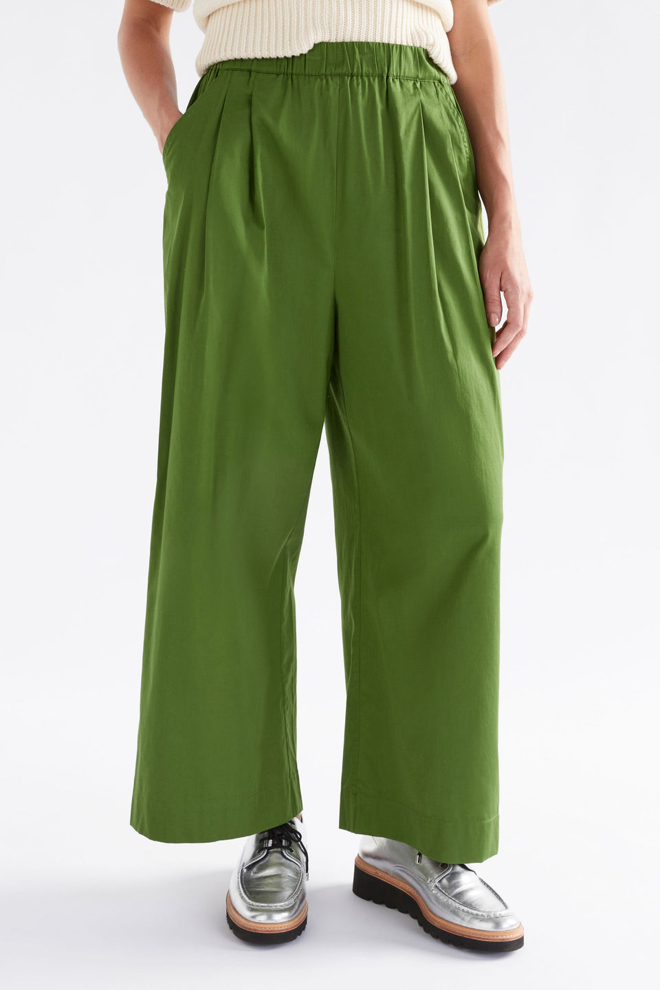 Eller Wide Leg Elastic Waist Organic Cotton Pant Model Front Crop | GREEN MOSS