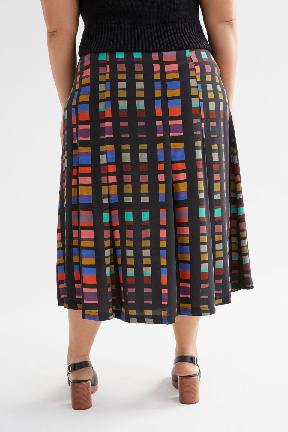 Kira Flat Front Waist Band Print Skirt with Split Model Curve Back | TESSELA PRINT
