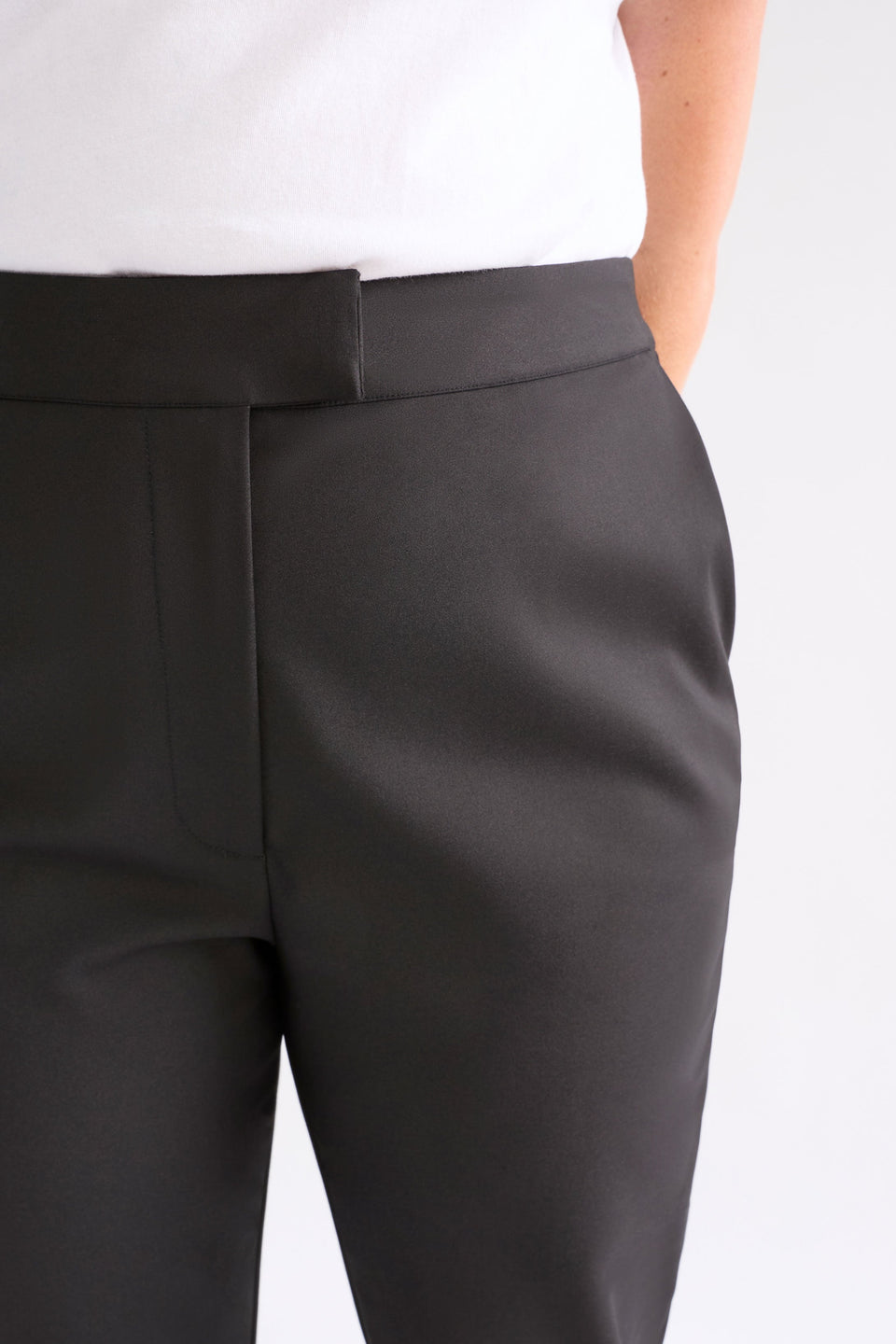 Sorell Organic Cotton Stretch Slim Leg Pant Model Chanel Front detail | BLACK