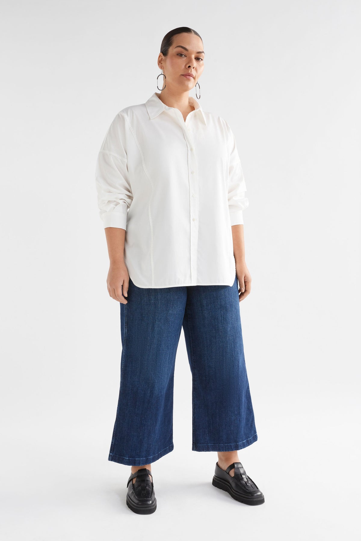 Tiga Organic Cotton Back Pleat and Tie Detail Shirt Model Curve Front Full body | WHITE