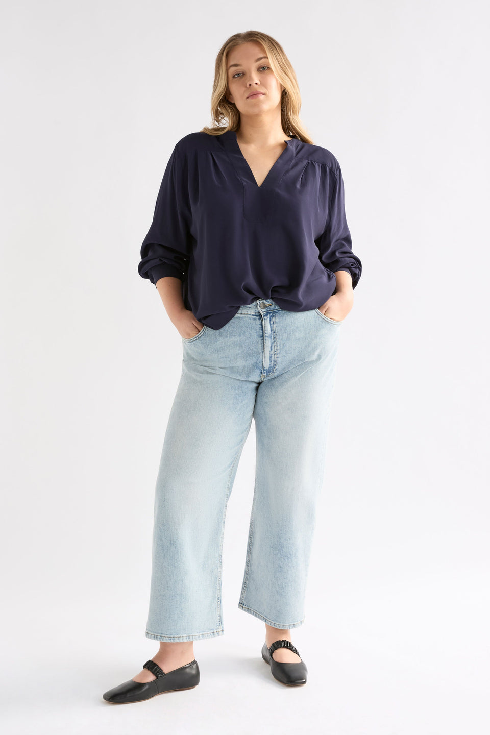 Maar V-Neck Collarless Cuffed Shirt Curve Model Front Full Body | BRIGHT NAVY