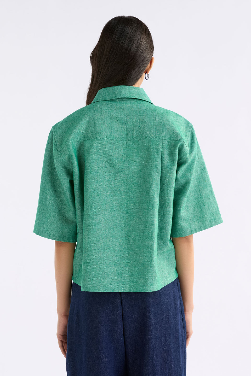 Alpah Short Sleeve Boxy Linen and Organic Cotton Shirt Model back | GREEN SPECKLE