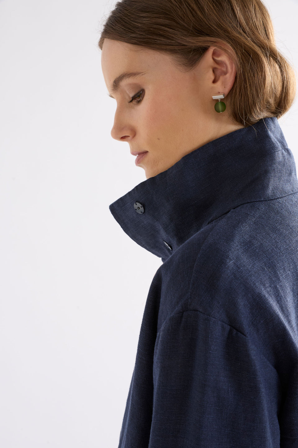 Hofer Funnel Neck Linen Snap Closure Short Jacket Model Collar Detail | MOONLIGHT