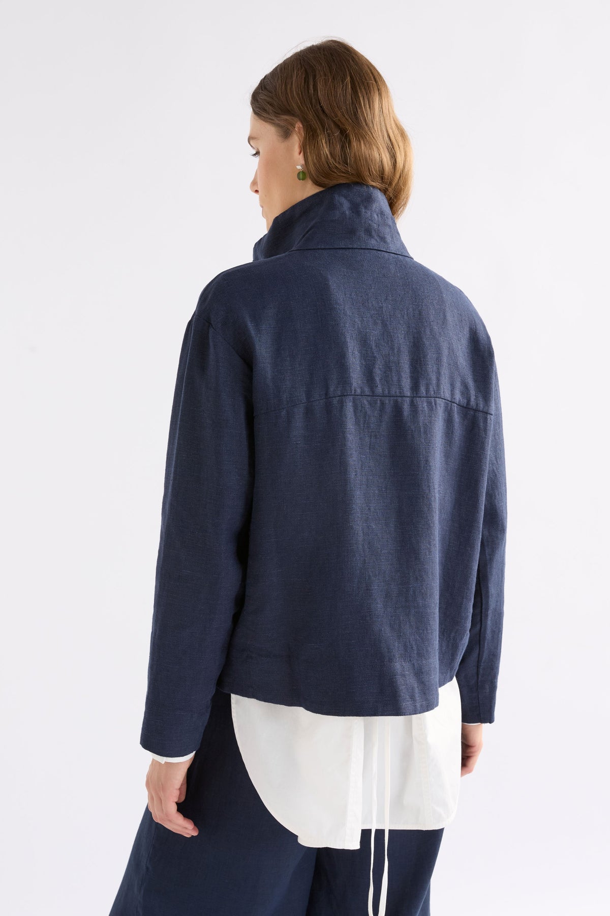 Hofer Funnel Neck Linen Snap Closure Short Jacket Model Back | MOONLIGHT