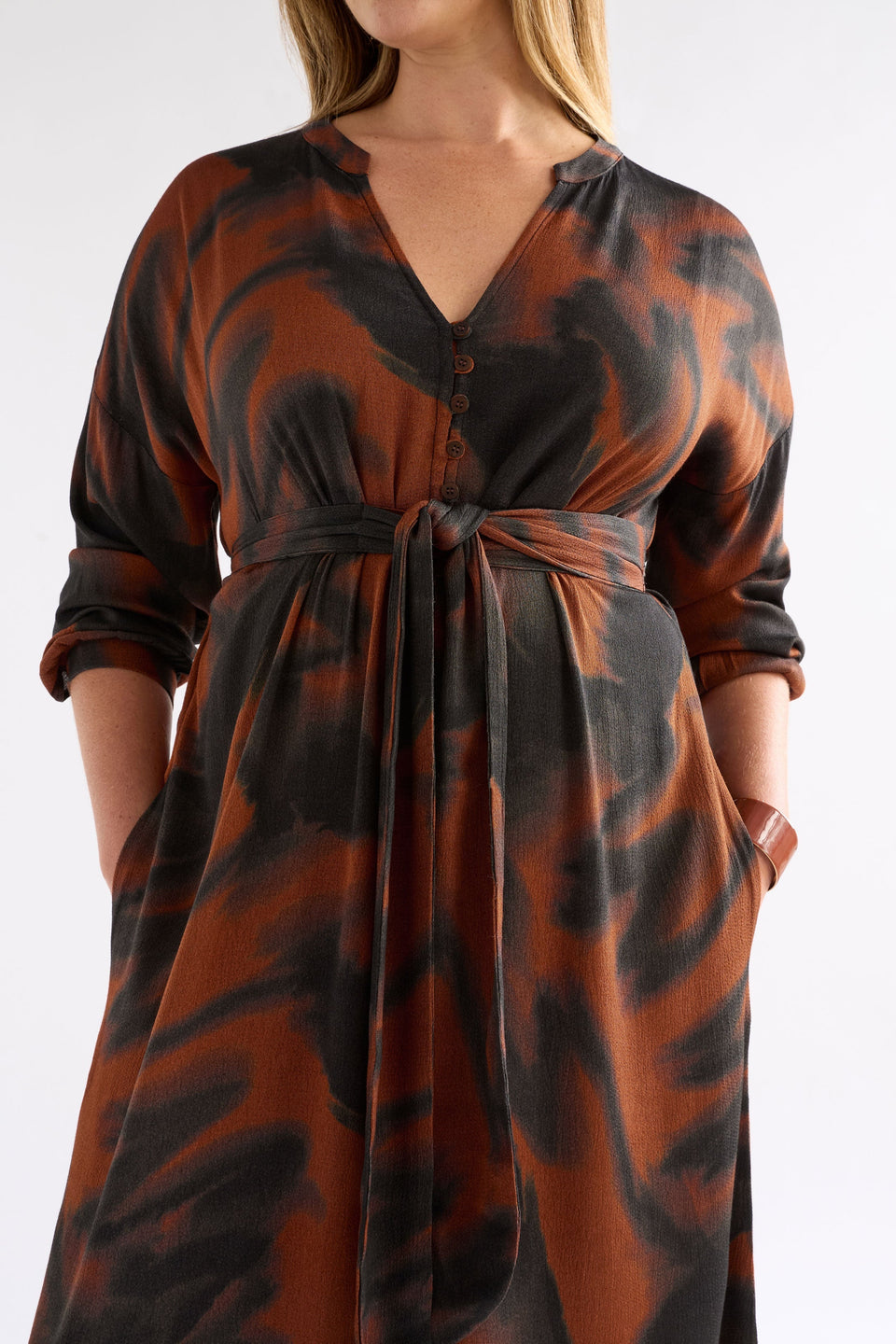 Osmi Button Down Print Crepe Long Sleeve Midi Dress Model Chanel Front Detail | TORTOISE SHELL PRINT