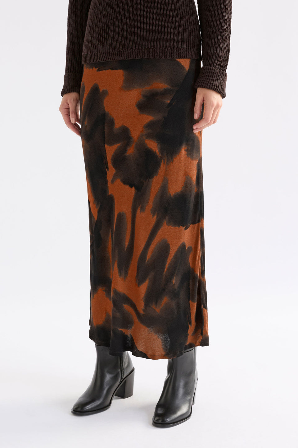 Quinn Midi Elastic Waist Bias Cut Print Skirt Model Front crop | TORTOISE SHELL PRINT