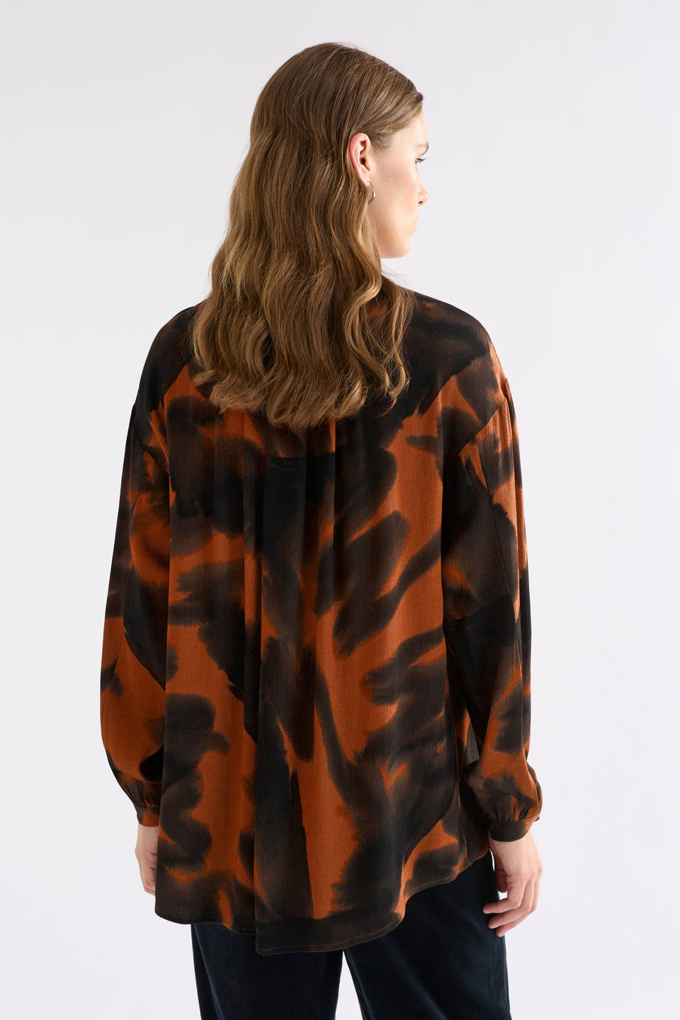 Galerie Button Front Round Neck Watercolour Print Shirt Model Back | TORTOISE SHELL PRINT