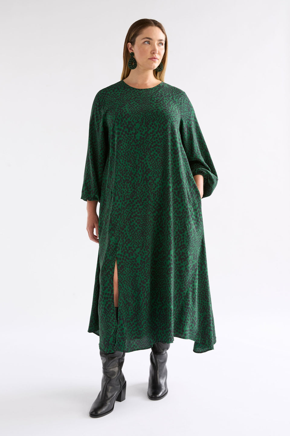 Dega Long Sleeve Asymmetric Hem Print Midi Dress Model Chanel Front | GREEN SINDA PRINT