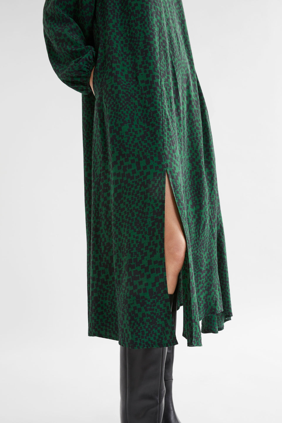 Dega Long Sleeve Asymmetric Hem Print Midi Dress Model Split detail | GREEN SINDA PRINT