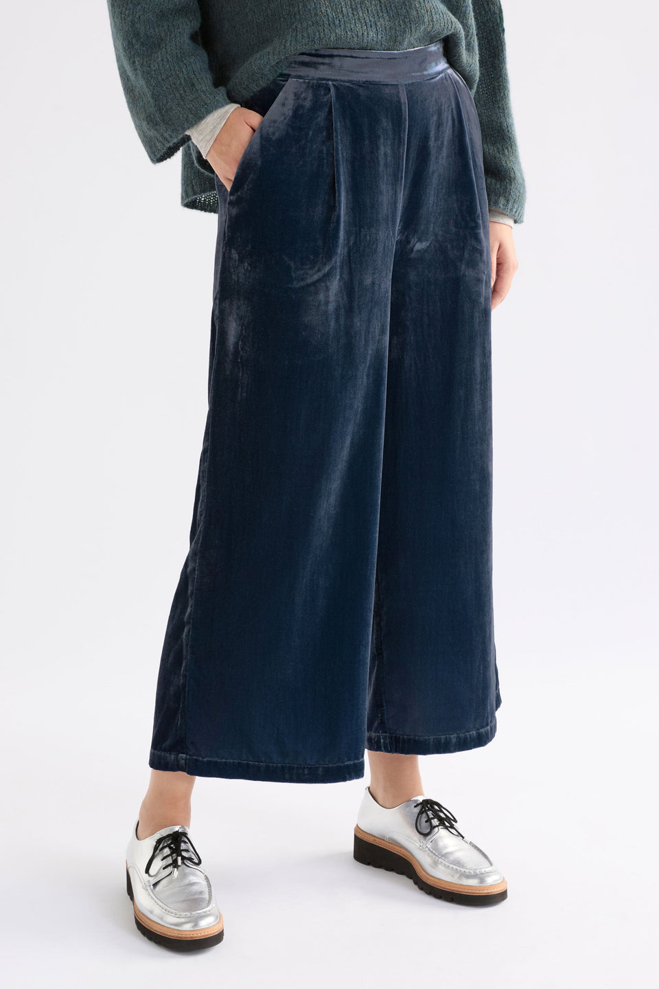 Suuri Velvet Wide Leg Elastic Waist Pant Model Angled Front crop | BLUE STEEL