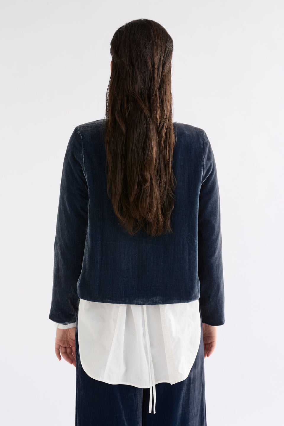 Suuri Velvet Zip Up Short Jacket Model Back| BLUE STEEL