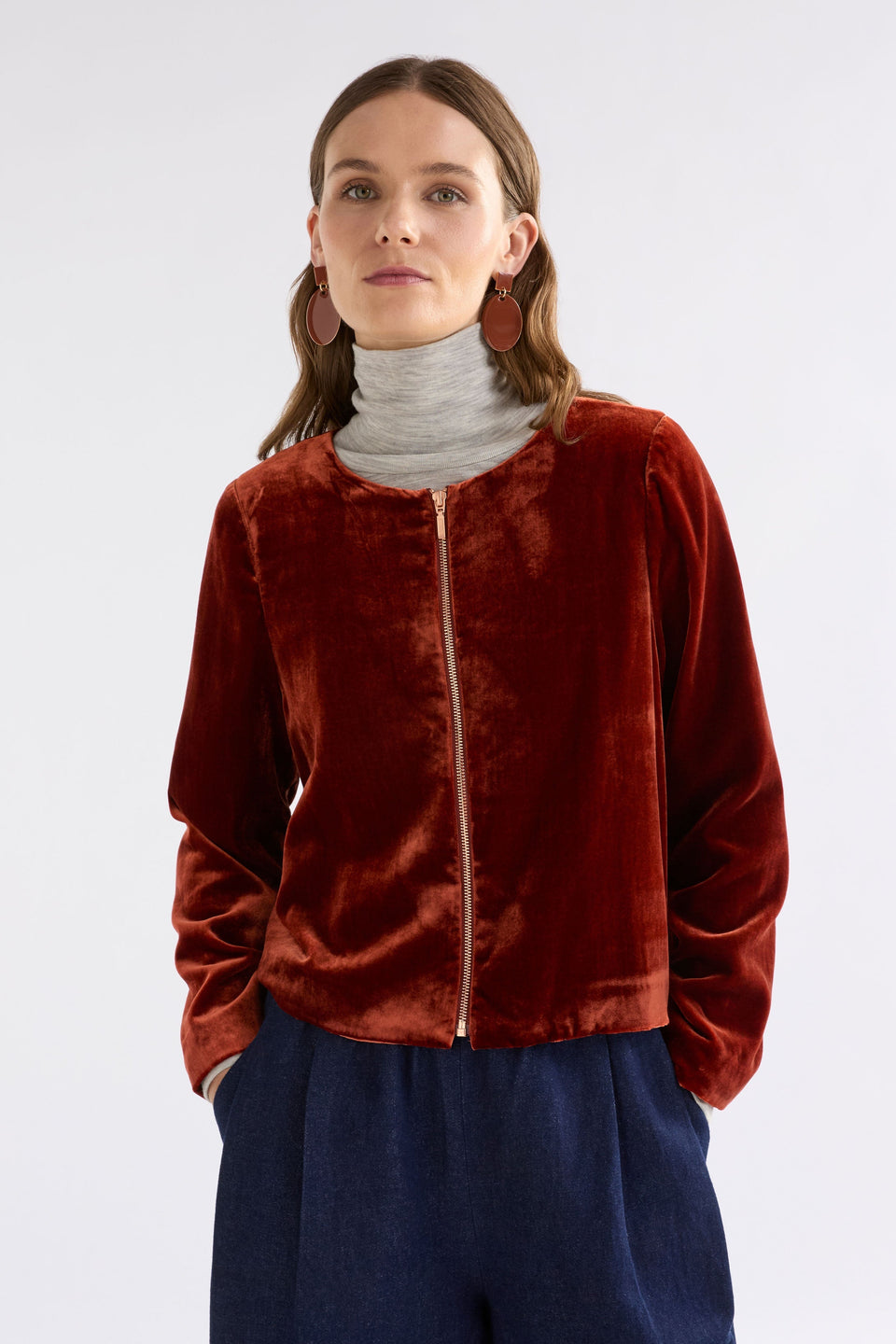 Suuri Velvet Zip Up Short Jacket Model Front | SPICE