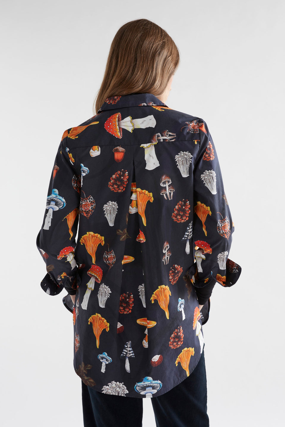 Allem Organic Cotton Mushroom Print Long Sleeve Shirt Model Back | MUSHROOM PRINT