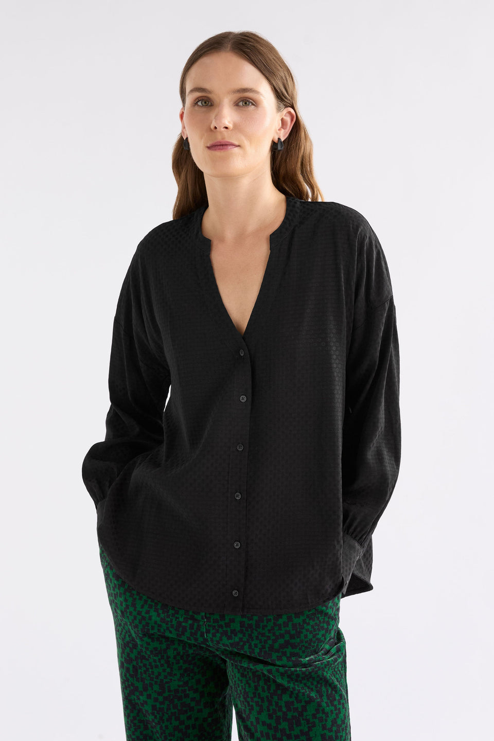 Oben Textured Spot Button Down Blouson Sleeve Collarless Shirt Model Front | BLACK