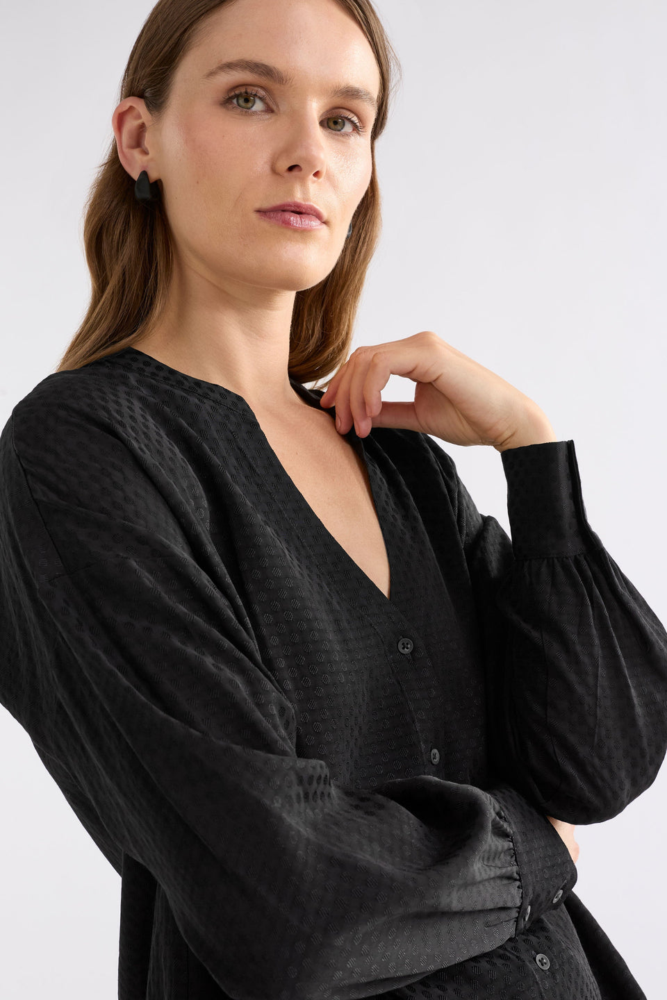 Oben Textured Spot Button Down Blouson Sleeve Collarless Shirt Model Front Detail | BLACK