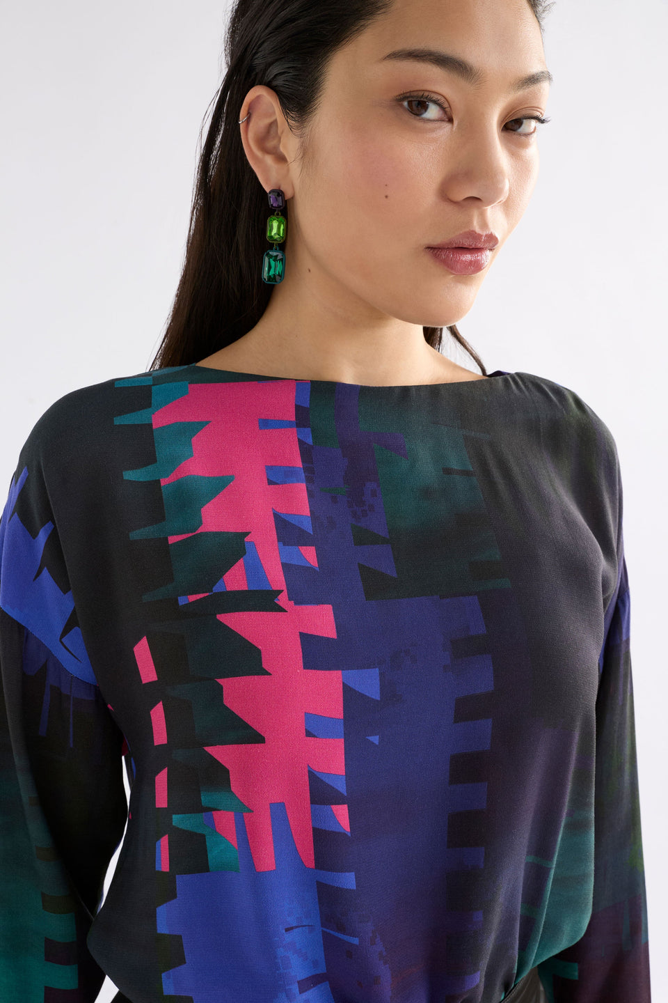 Terrase Round Neck Print Long Sleeve Print Top Model Front Detail | LOOM PRINT