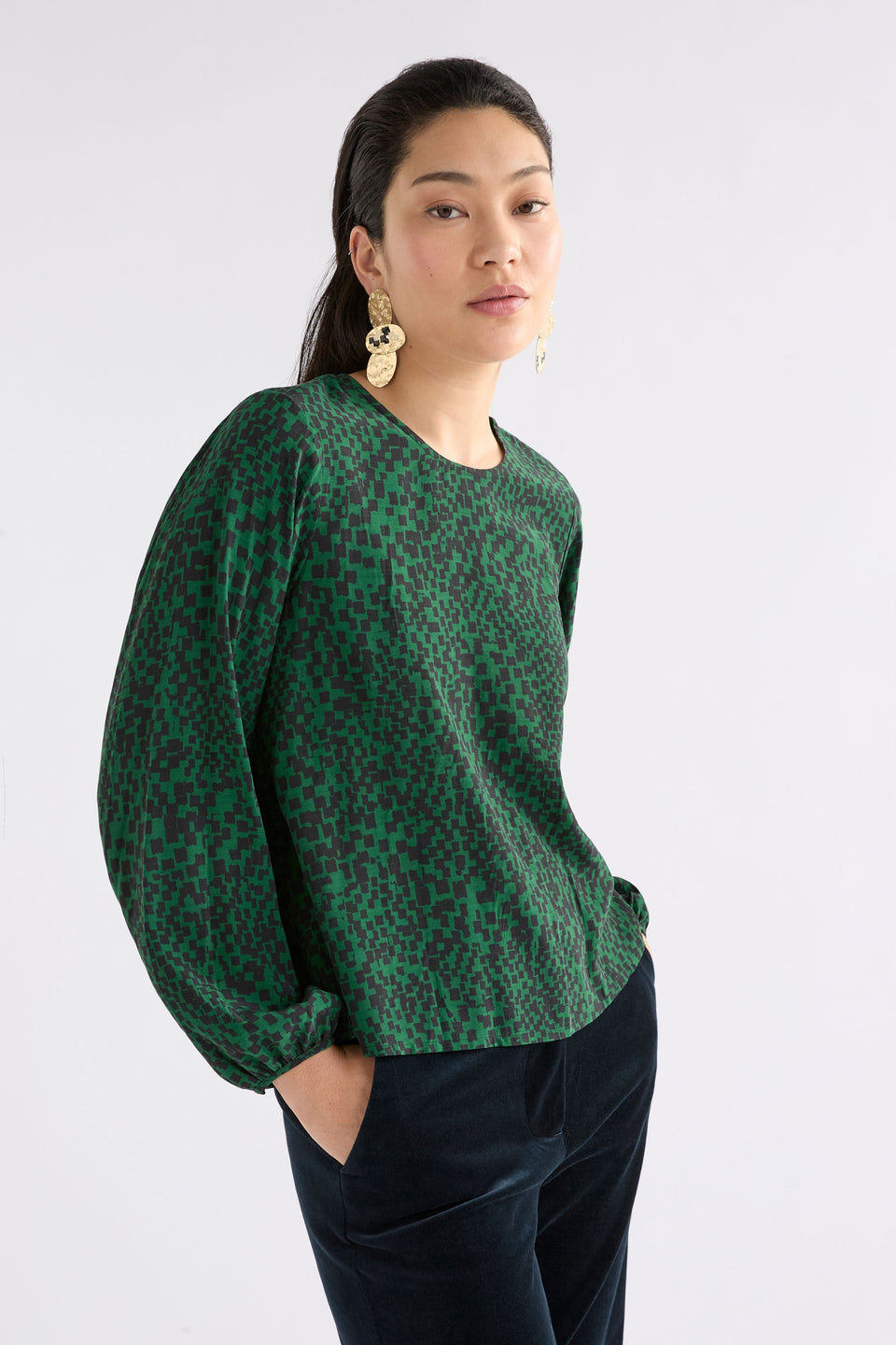 Muraa Round Neck Print Long Sleeve Print Top Model Front | GREEN SINDA PRINT