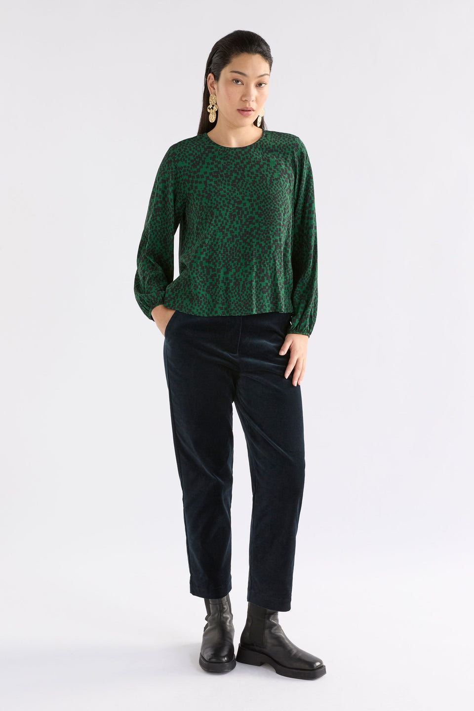 Muraa Round Neck Print Long Sleeve Print Top Model Front Full Body | GREEN SINDA PRINT