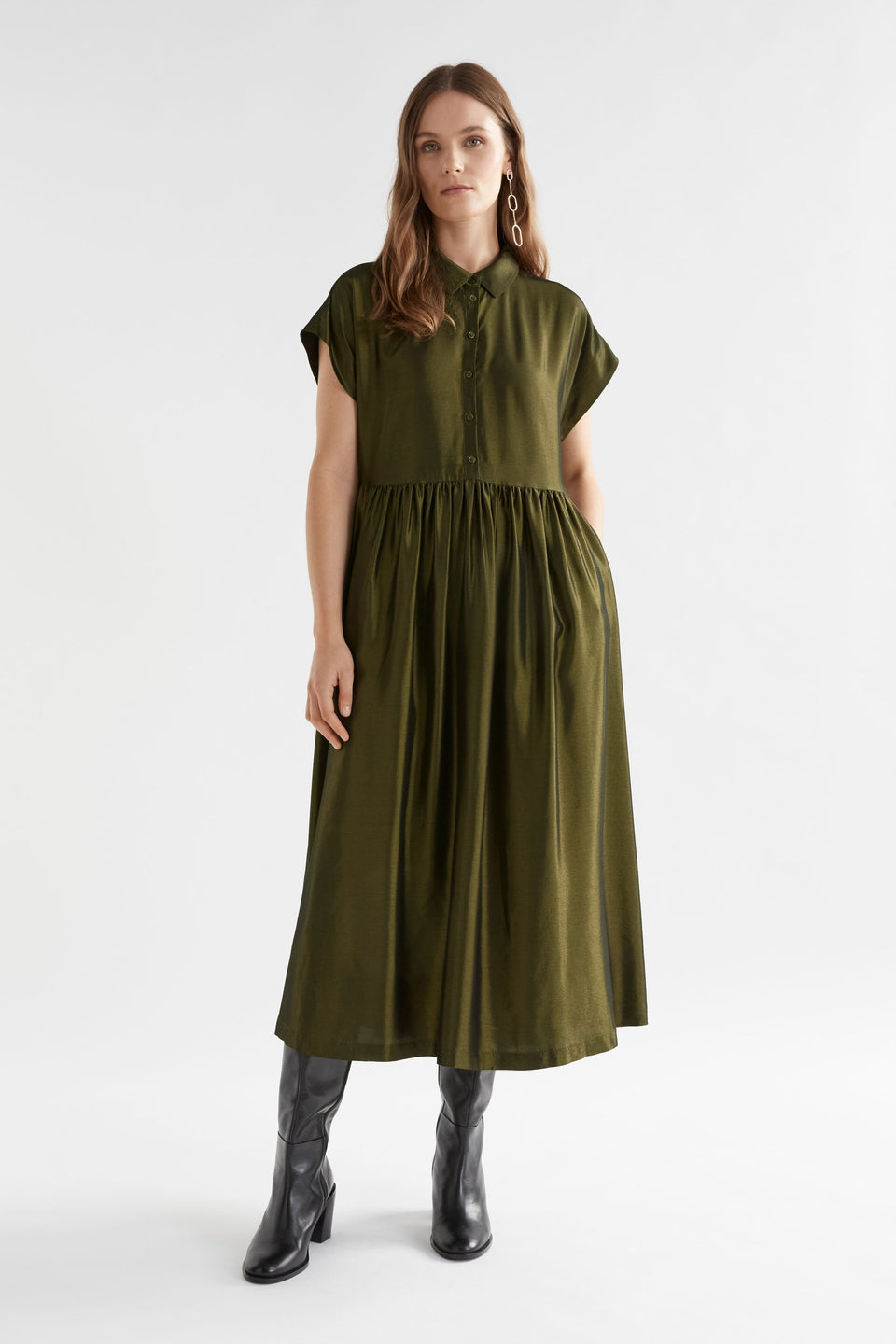 Medjal Metallic Midi Short Sleeve Shirt Dress Model Front | GOLD BLACK