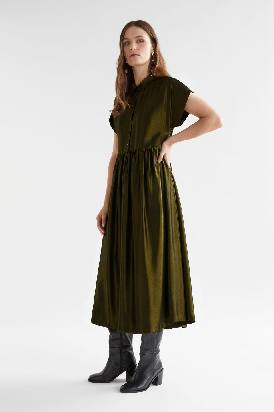 Medjal Metallic Midi Short Sleeve Shirt Dress Model Side | GOLD BLACK