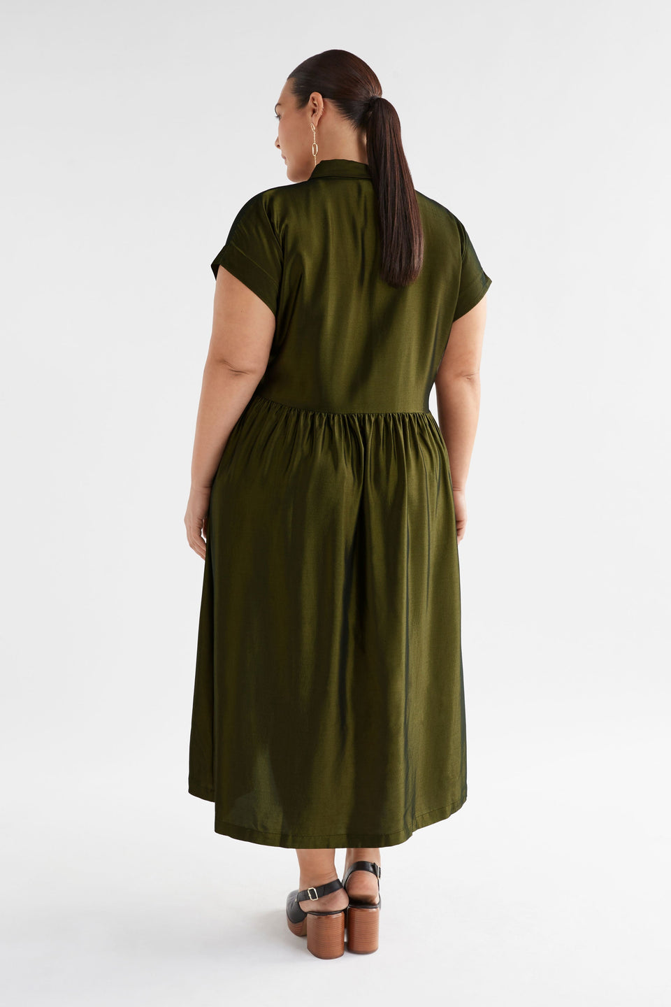 Medjal Metallic Midi Short Sleeve Shirt Dress Curve Model Back | GOLD BLACK