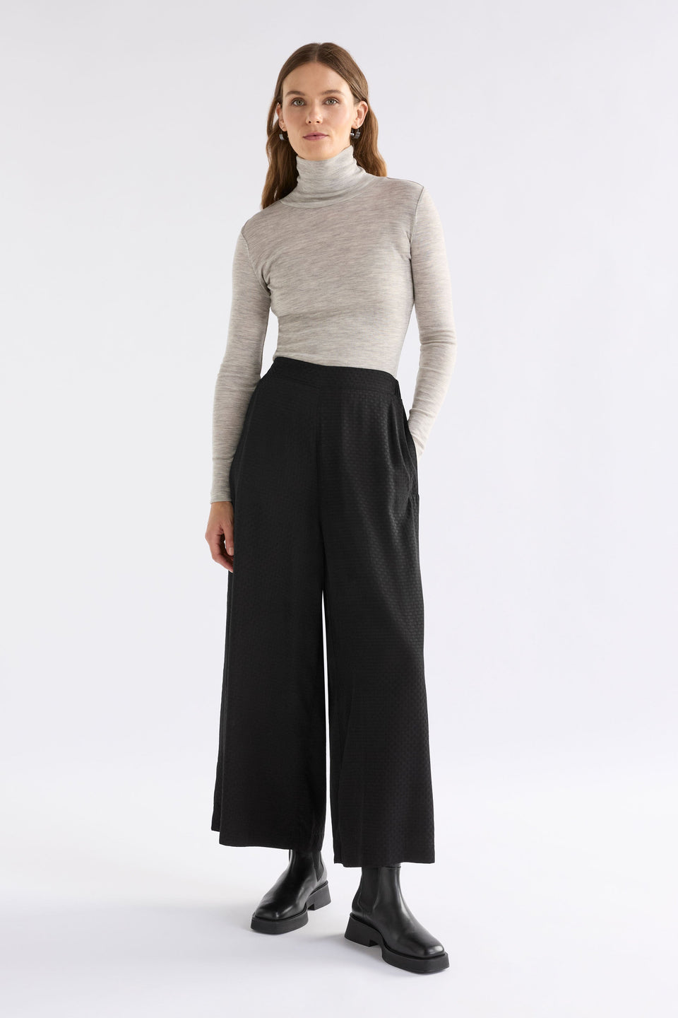 Unika Textured Spot Wide Leg Cropped Pant Model Front | BLACK