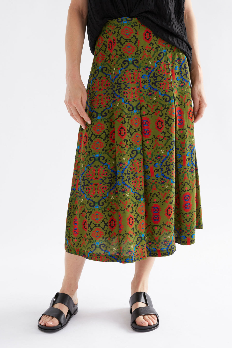Kira Flat Front Waist Band Print Skirt with Split Model Front crop | RENDA PRINT