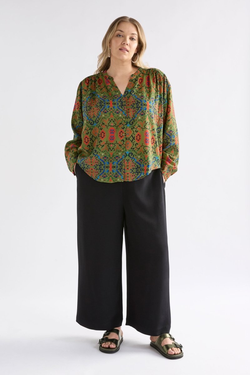Norsk Long Sleeve Gathered Shoulder V-Neck Print Shirt Curve Model Front Full Body | RENDA PRINT