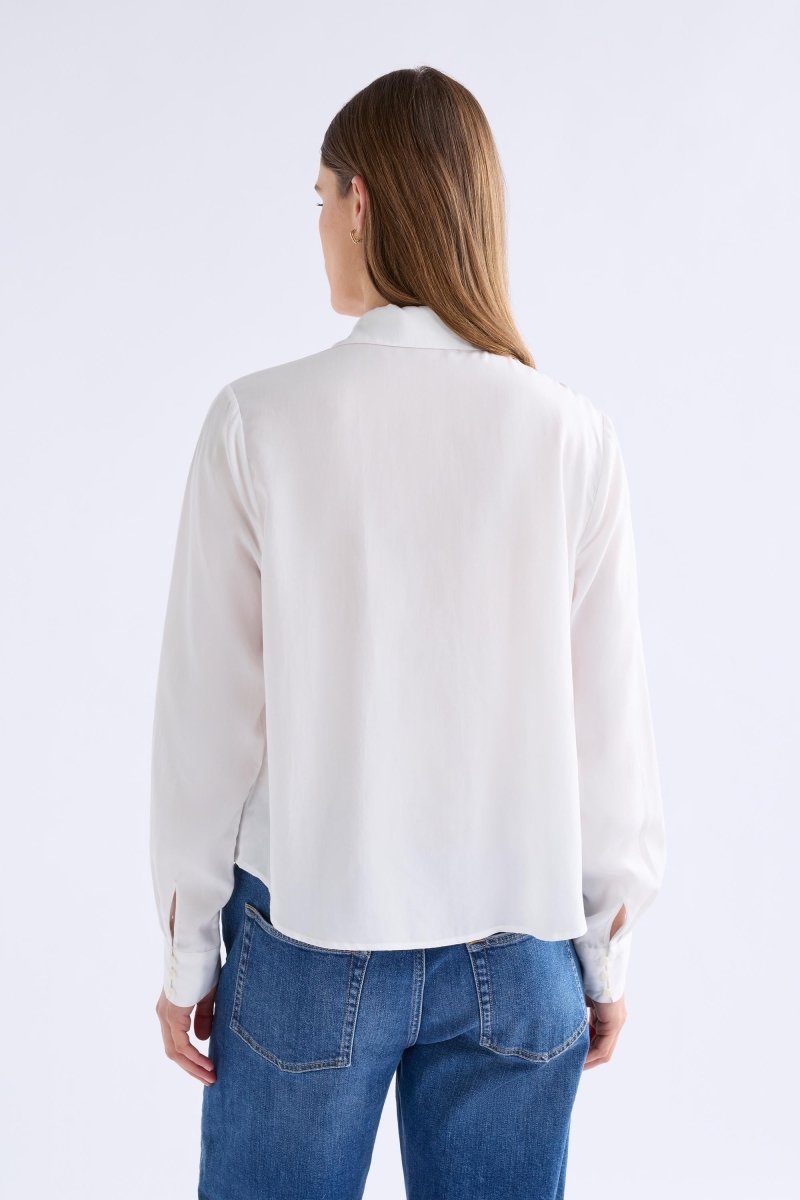 Tettu Shirt on Model | WHITE