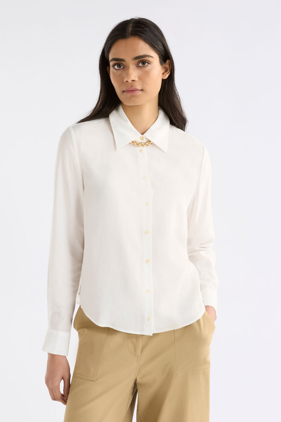 Tettu Shirt on Model with necklace | WHITE