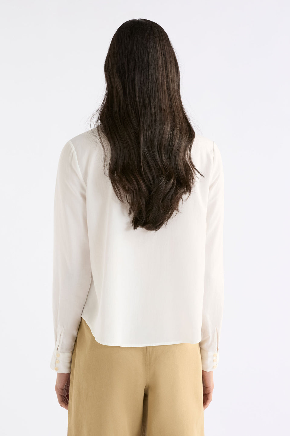 Tettu Shirt on Model Back | WHITE
