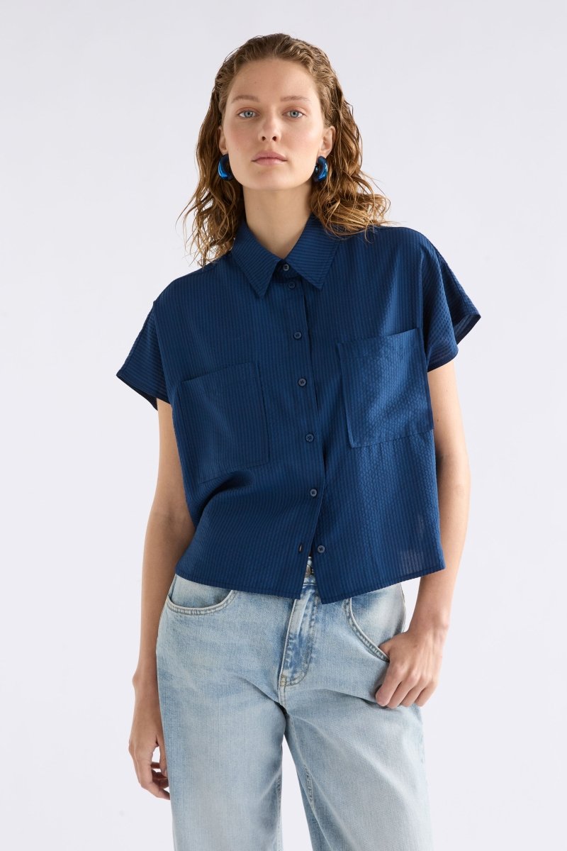 Stolt Seersucker Fine Stripe Cropped Short Sleeve Shirt ELK Model front | MID WASH
