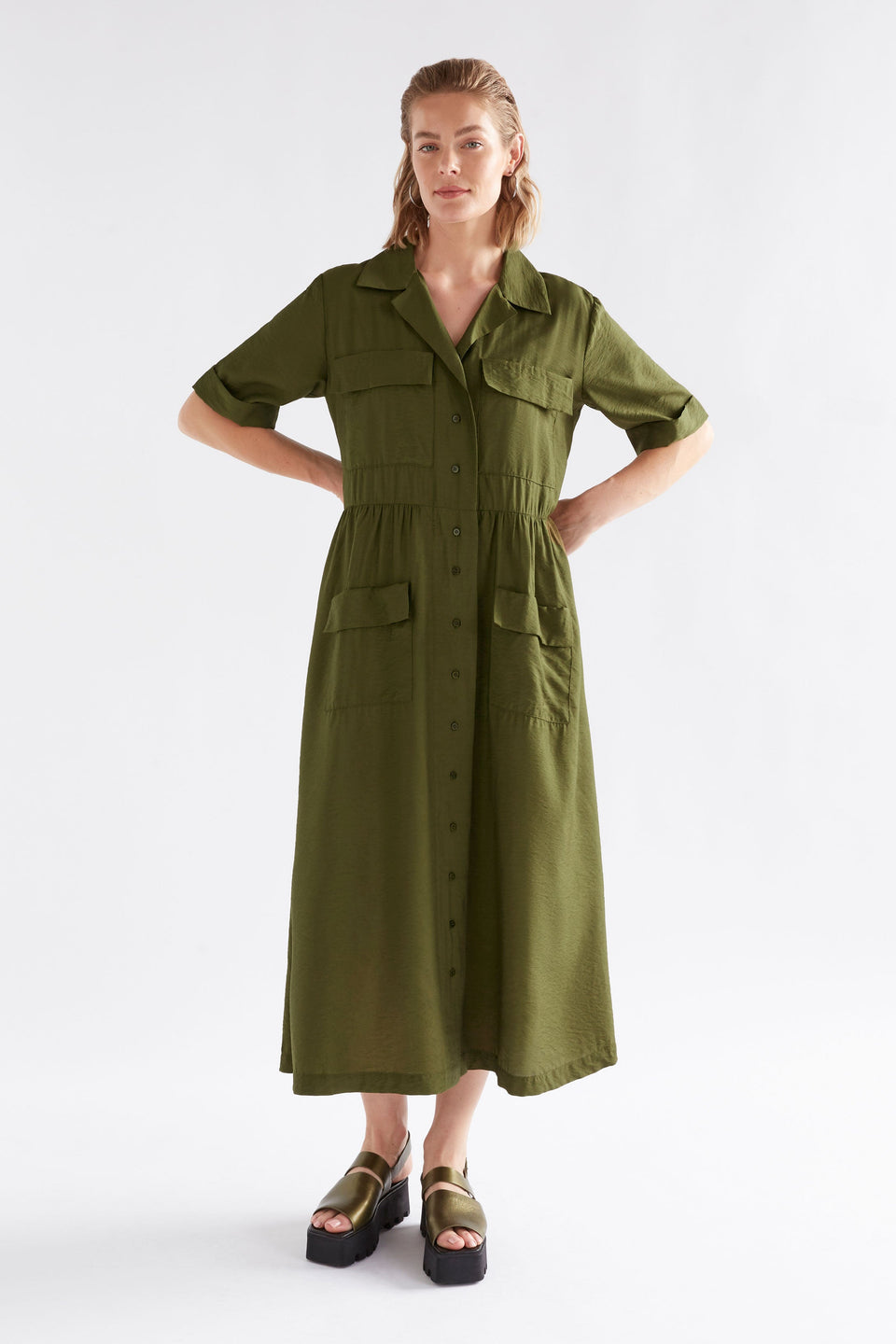 Eine Textured Viscose Patch Pocket Short Sleeve Midi Shirt Dress Model Front without belt | BRIGHT OLIVE