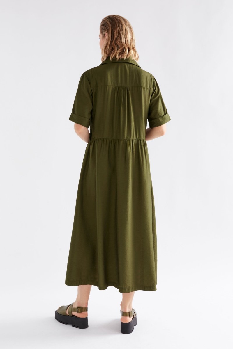 Eine Textured Viscose Patch Pocket Short Sleeve Midi Shirt Dress Model Back | BRIGHT OLIVE