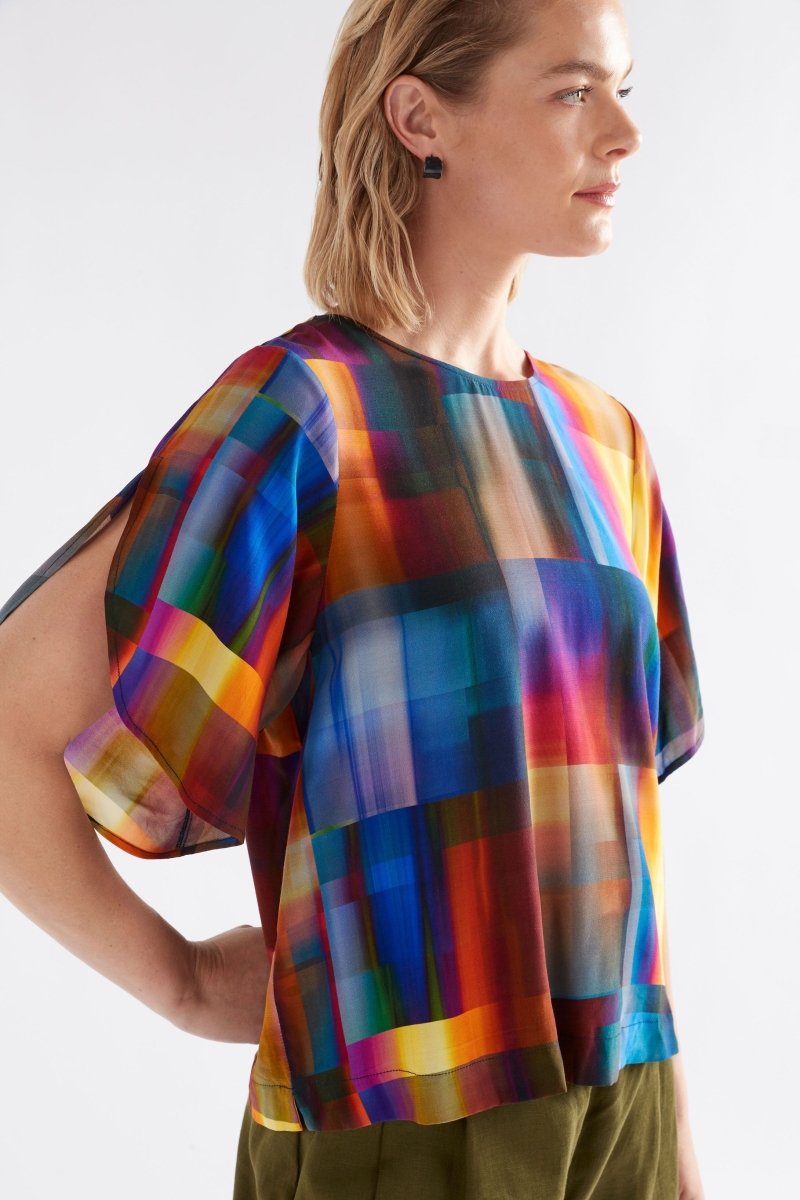 Byde Silk Round Neck Tulip Sleeve Bold Print Top Model Sleeve Detail | EKKO PRINT