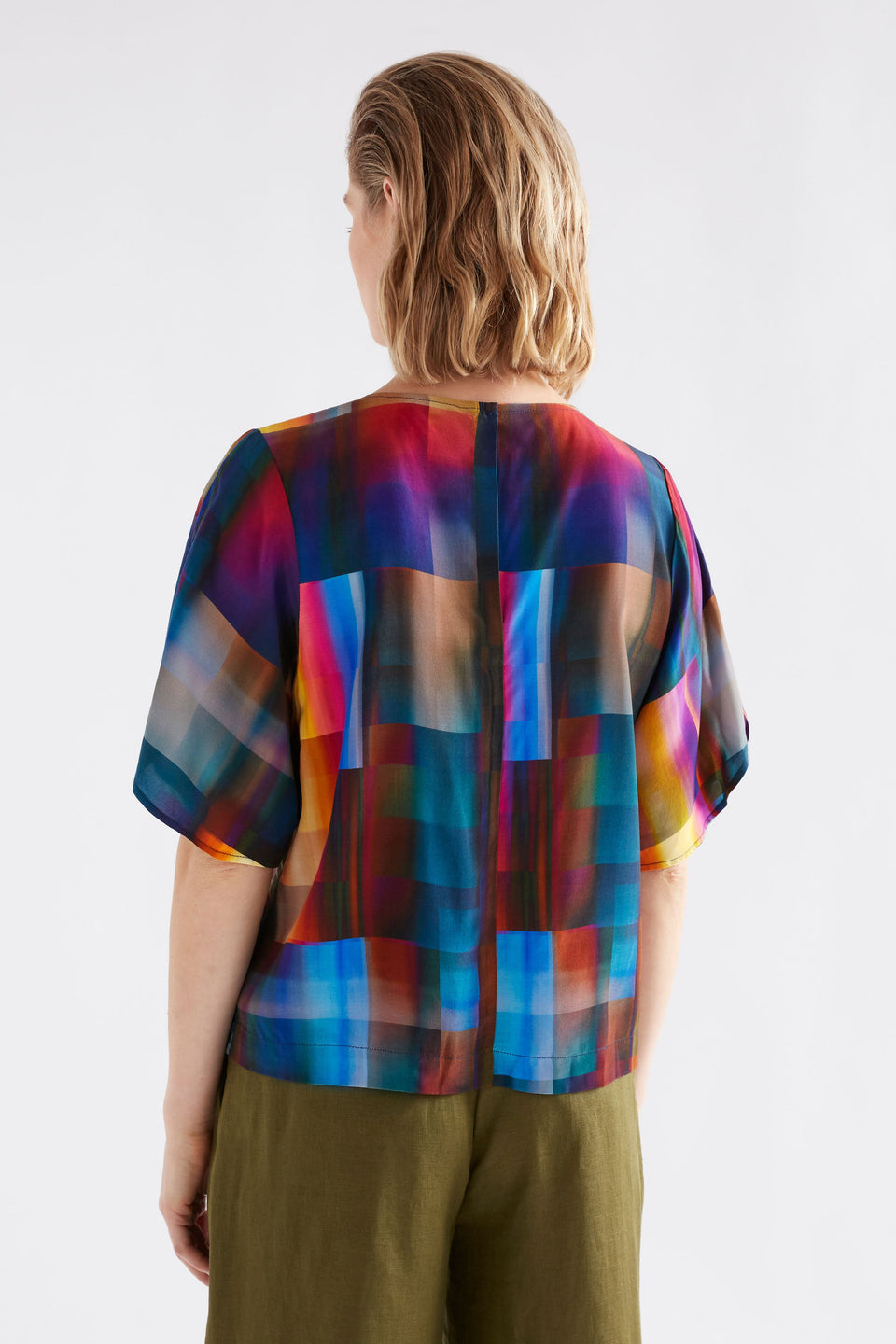 Byde Silk Round Neck Tulip Sleeve Bold Print Top Model Back | EKKO PRINT