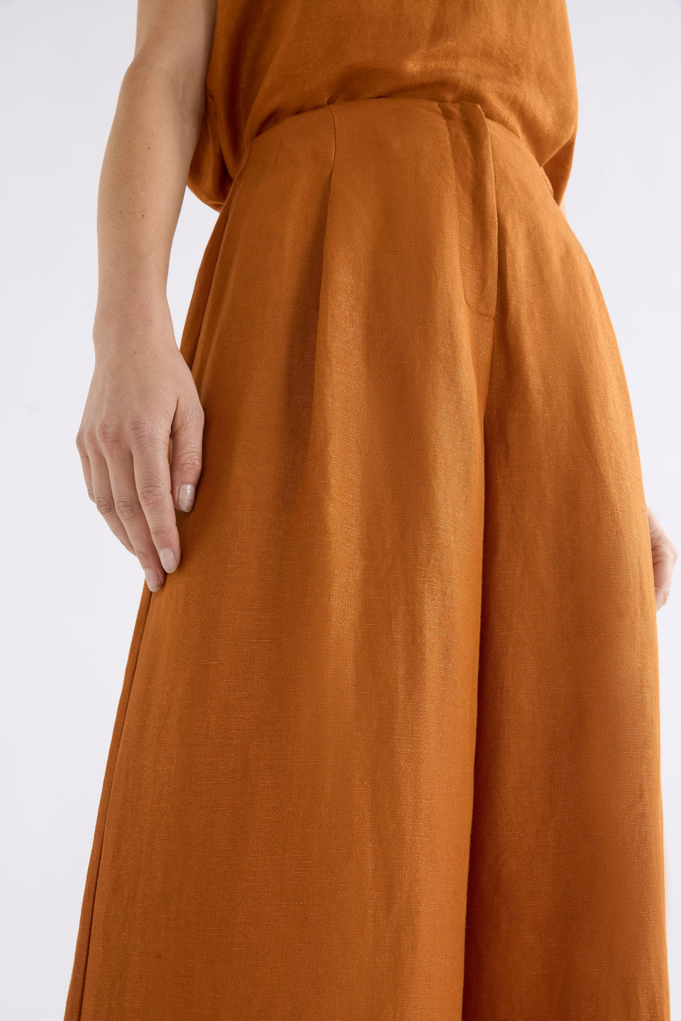 Jopa Copper Metallic High Waisted Wide Leg Linen Pant Model front detail | COPPER